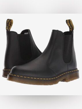 Dr. Martens 2976 Chelsea SR Boots in Black